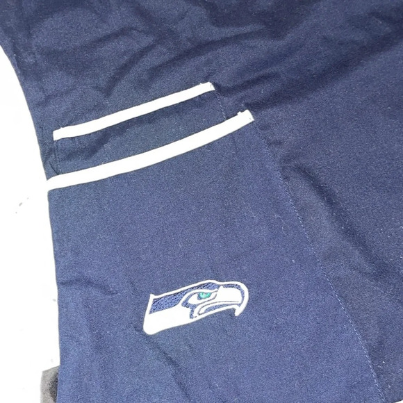NFL Seattle Seahawks scrubs top medium - Picture 2 of 5